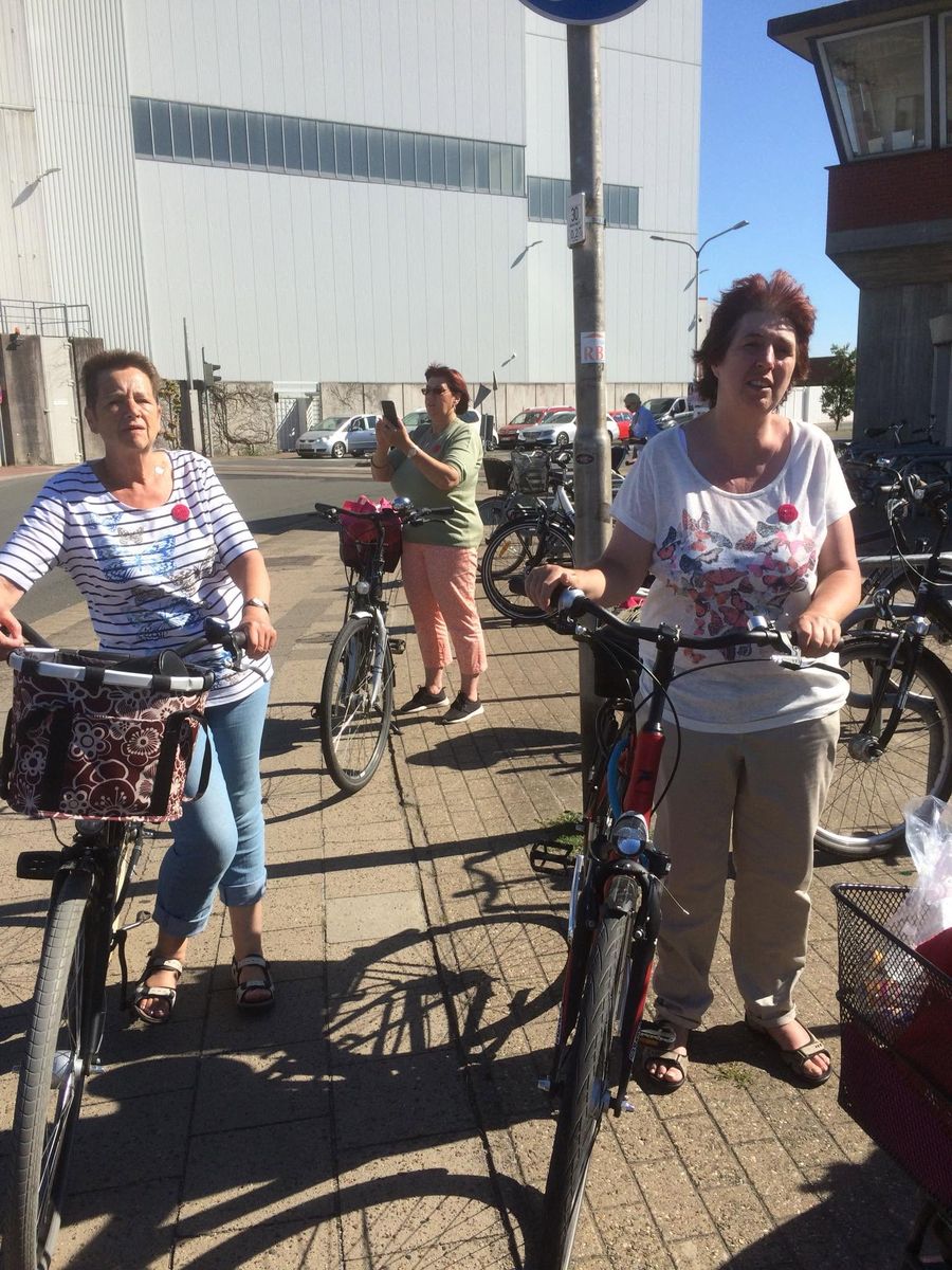Kundinnen auf einer gemeinsamen Fahrradtour